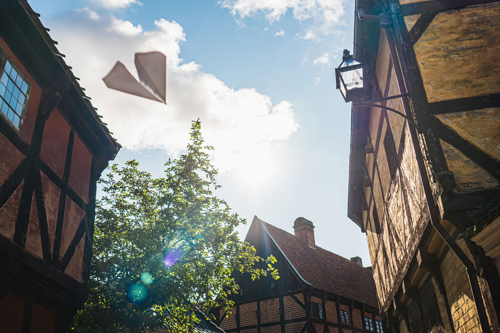 Papirflyver i Den Gamle Bys gader